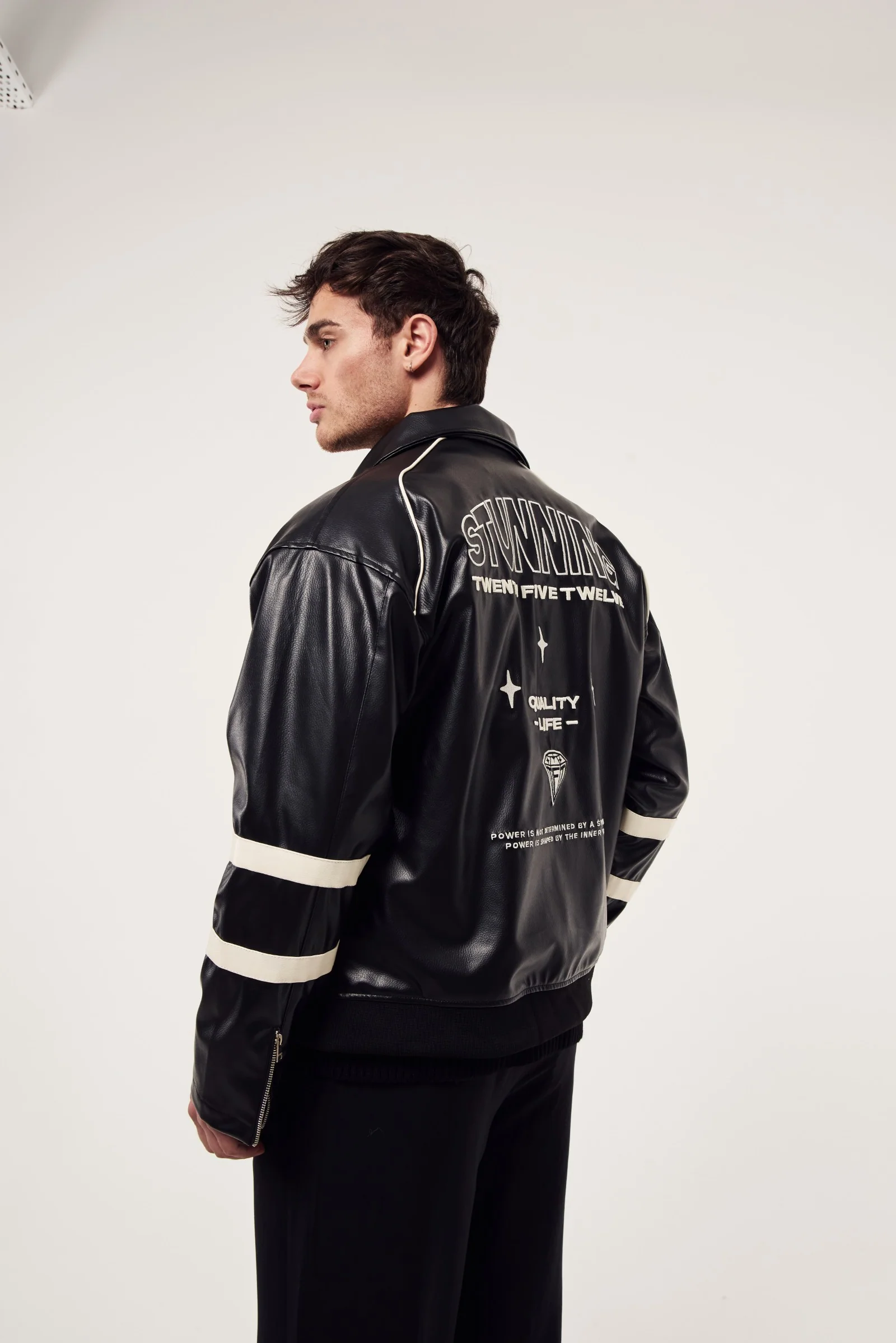 BASKILI BİYELİ DERİ CEKET - Görsel 5