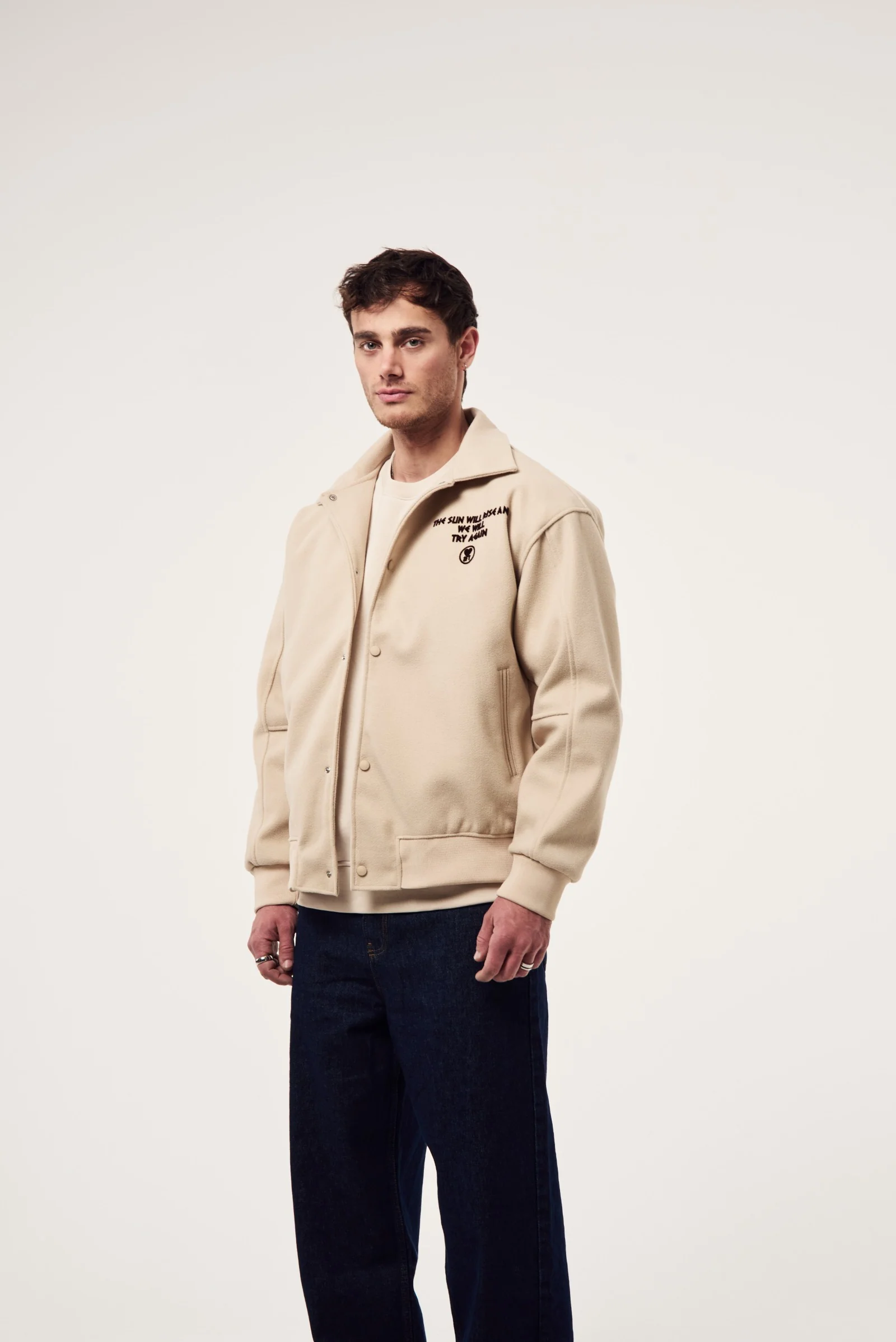 Sırtı Baskılı Kaşe Mont - Görsel 3